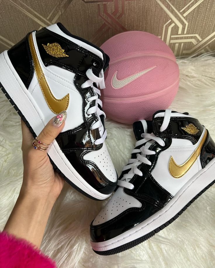 Air Jordan 1 en Cuir Verni Noir